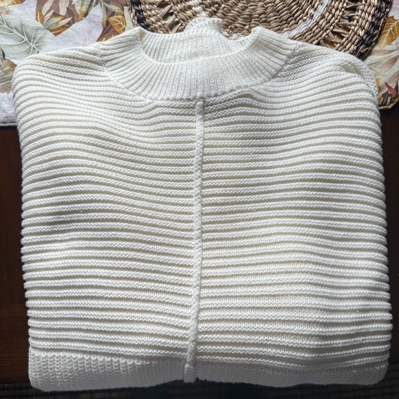 NWOT LE LIS Sweater - Picture 7 of 7